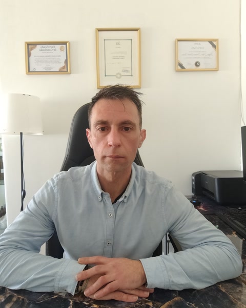 Sérgio Filipe, terapeuta integrativo em Lisboa com mais de 10 anos de experiência em leitura bioenergética